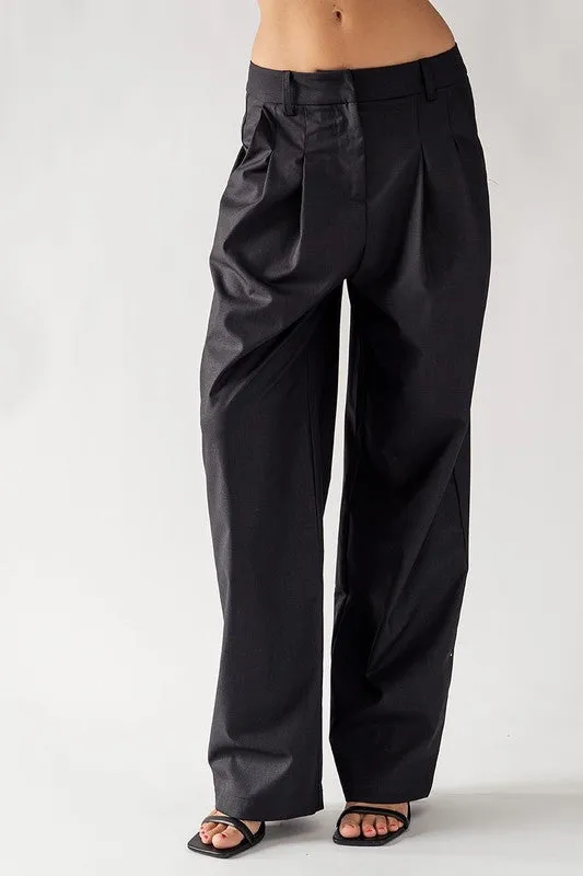 Relaxed fit belt loop pleated pants